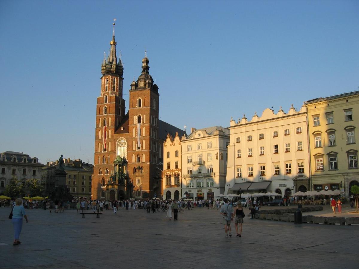 Atena - Pantheon Apartments Krakow Bagian luar foto